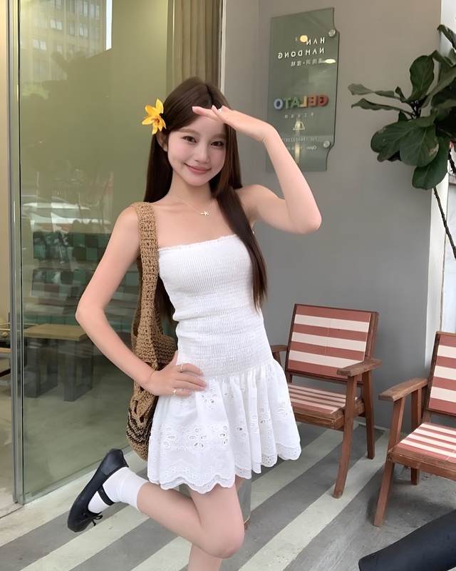 Nửa kín nửa hở đầy lôi cuốn với trang phục đục lỗ thoáng mát - Ảnh 7.