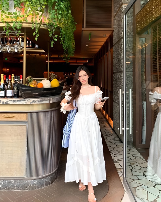 Nửa kín nửa hở đầy lôi cuốn với trang phục đục lỗ thoáng mát - Ảnh 8.