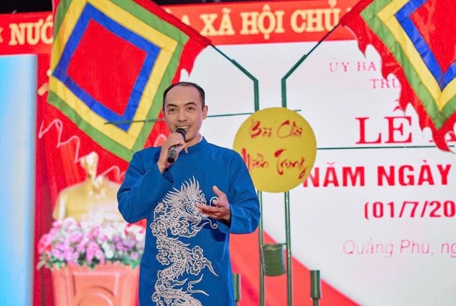B&agrave;i ch&ograve;i v&agrave; cửa h&agrave;ng thức ăn gia s&uacute;c - Ảnh 1.