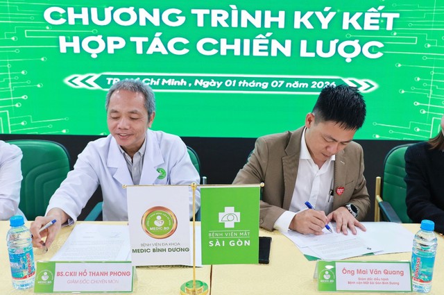 Mắt Sài Gòn Bình Dương ký kết hợp tác chiến lược với Đa khoa Medic Bình Dương - Ảnh 2.