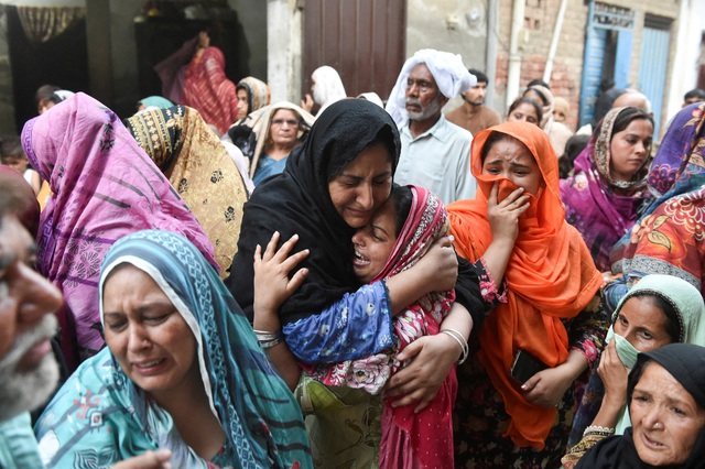 Trung tâm dạy thêm ở Pakistan sập mái, 14 học sinh thiệt mạng - Ảnh 1.