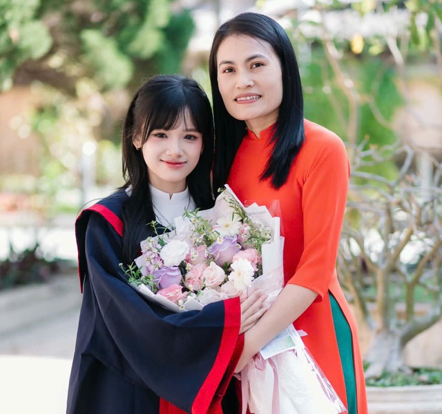 Ba mất sớm, nữ sinh được mẹ tần tảo nuôi khôn lớn thành thủ khoa toàn quốc - Ảnh 4.