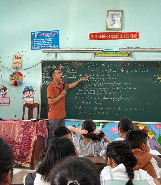 B&agrave;i ch&ograve;i v&agrave; cửa h&agrave;ng thức ăn gia s&uacute;c - Ảnh 3.