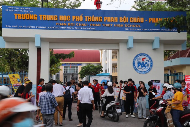 Học sinh "trường huyện" đạt thủ khoa xét tốt nghiệp THPT tỉnh Lâm Đồng năm 2026 - Ảnh 1.