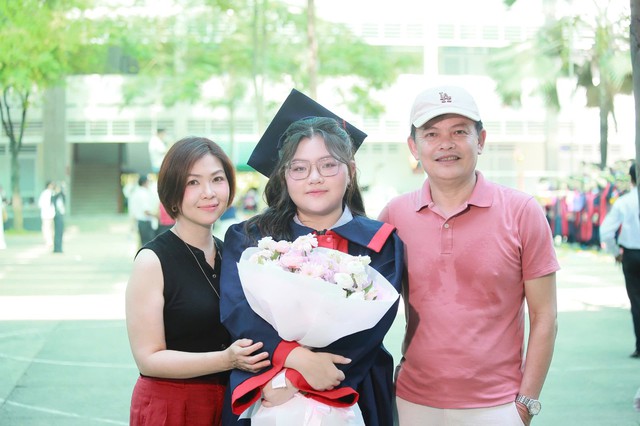 Nữ sinh đạt điểm tuyệt đối 30/30 khối B00: 'Em chỉ học thật kỹ sách giáo khoa' - Ảnh 2.