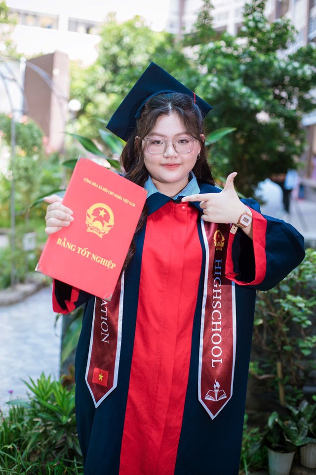 Nữ sinh đạt điểm tuyệt đối 30/30 khối B00: 'Em chỉ học thật kỹ sách giáo khoa' - Ảnh 1.