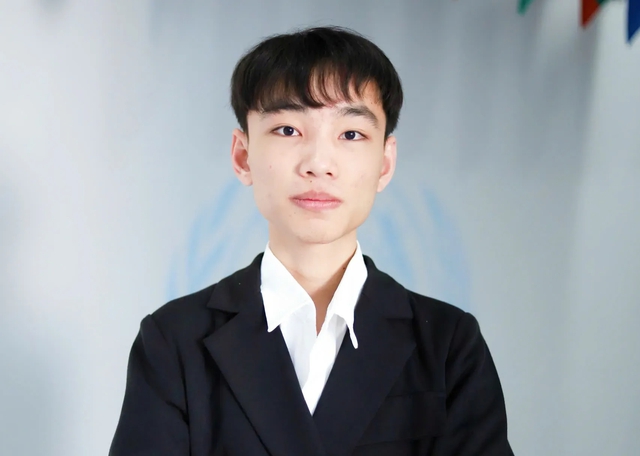 Đang học Học viện Ngoại giao, nam sinh vẫn thi lại và thành thủ khoa khối C00 - Ảnh 1.