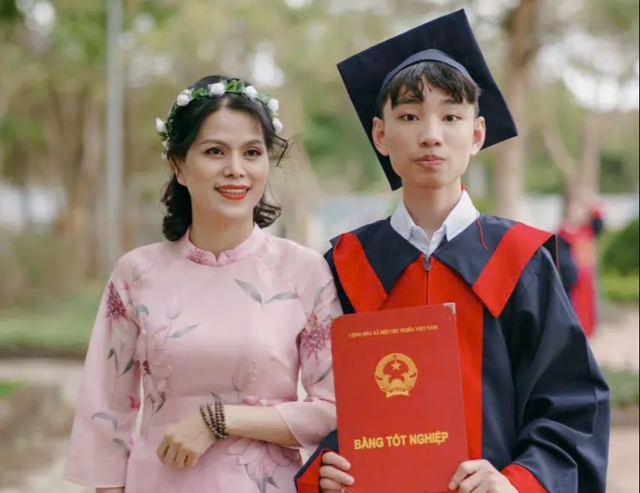 Đang học Học viện Ngoại giao, nam sinh vẫn thi lại và thành thủ khoa khối C00 - Ảnh 3.
