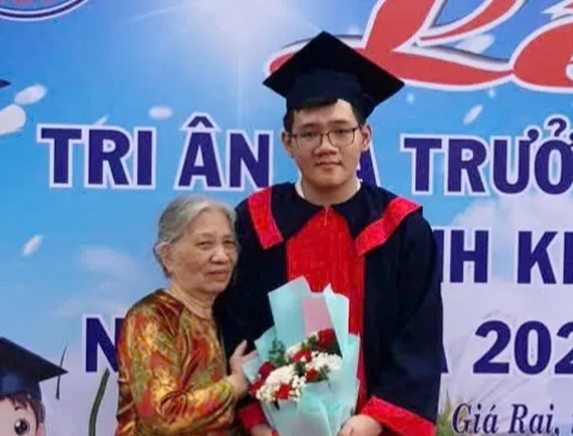 Từ phụ bếp đến trở thành thủ khoa THPT năm 2026 của tỉnh Cà Mau - Ảnh 1.