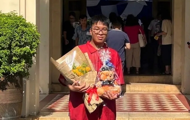 Thủ khoa 30/30 điểm khối B00: Chọn học sư phạm, muốn l&agrave;m gi&aacute;o vi&ecirc;n của trường cũ - Ảnh 1.