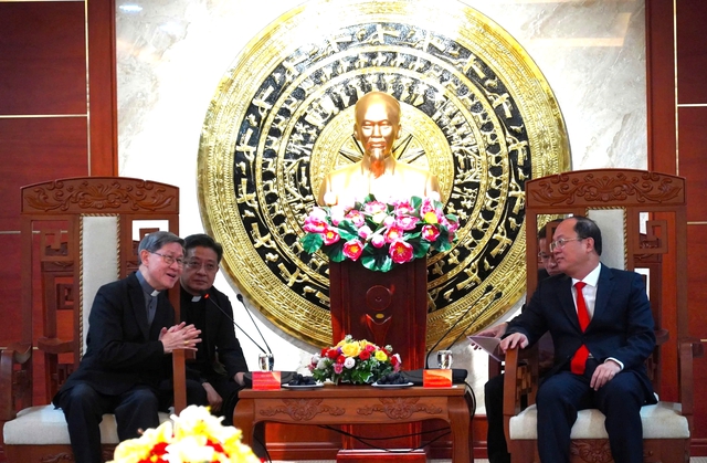 Đặc sứ Giáo hoàng gặp lãnh đạo tỉnh Cà Mau - Ảnh 1.
