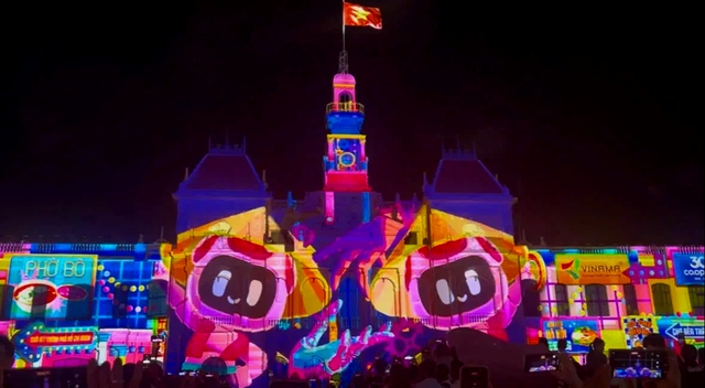 3D Mapping thắp sáng bầu trời TP.HCM dịp 50 năm thành phố mang tên Bác- Ảnh 9.