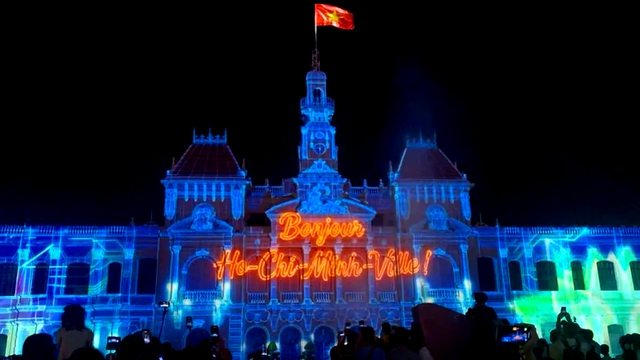 3D Mapping thắp sáng bầu trời TP.HCM dịp 50 năm thành phố mang tên Bác- Ảnh 8.