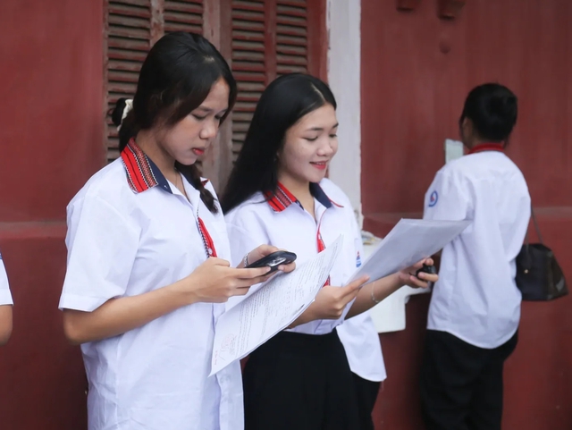 Huế lần đầu điểm trung bình môn tiếng Anh lọt top 10 cả nước - Ảnh 1.