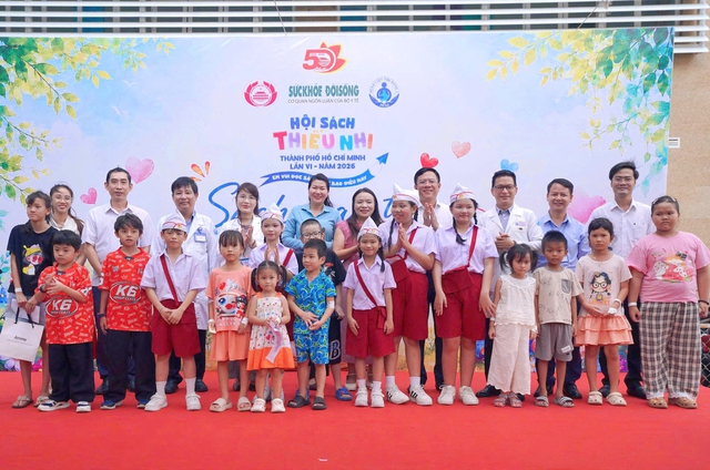 Đưa sách vào bệnh viện, tiếp thêm nghị lực cho bệnh nhi- Ảnh 5.