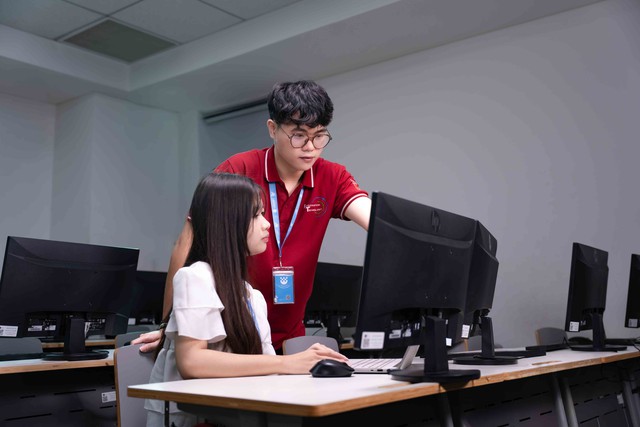 Sinh viên Văn Lang với hành trang làm chủ AI trong nghề nghiệp- Ảnh 1.