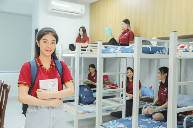 Điểm chuẩn Trường đại học Nguyễn Tất Thành 3 năm qua tăng giảm ra sao? - Ảnh 4.