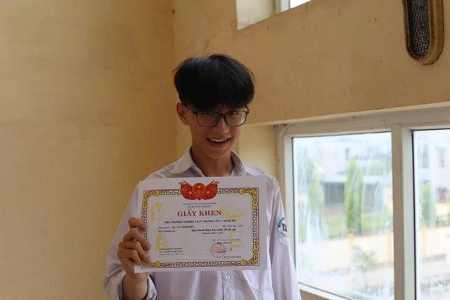 Thủ khoa khối A00 tỉnh Nghệ An: 'Tôi từng thi trượt trường chuyên' - Ảnh 4.