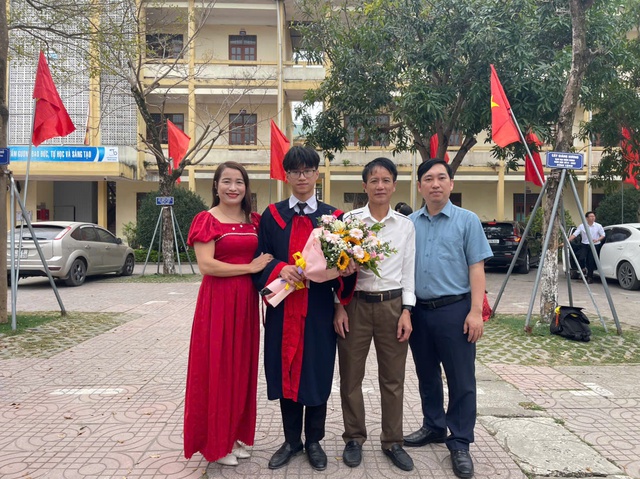 Thủ khoa khối A00 tỉnh Nghệ An: 'Tôi từng thi trượt trường chuyên' - Ảnh 3.