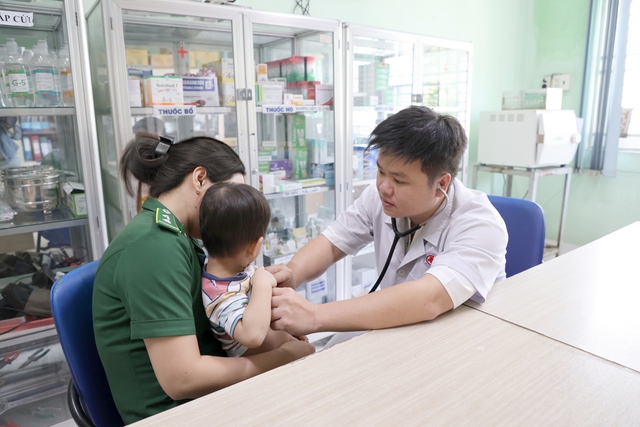 4 bệnh viện TP.HCM hỗ trợ chăm sóc sức khỏe cho trẻ em ở cơ sở bảo trợ- Ảnh 1.