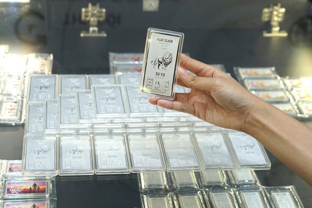 Vàng đi ngang nửa tháng, không chạm nổi 150 triệu/lượng - Ảnh 1.