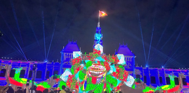 3D Mapping thắp sáng bầu trời TP.HCM dịp 50 năm thành phố mang tên Bác- Ảnh 2.