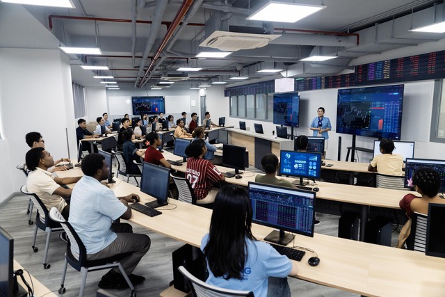 Sinh viên Văn Lang với hành trang làm chủ AI trong nghề nghiệp- Ảnh 2.