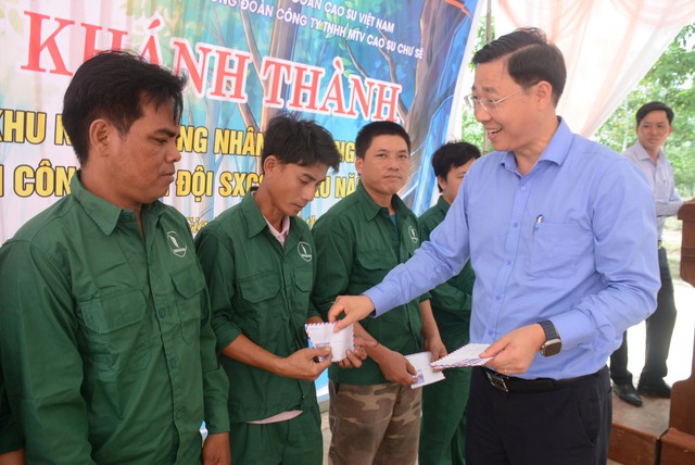 Cao su Chư Sê khánh thành khu nhà ở tập thể cho gia đình công nhân- Ảnh 1.