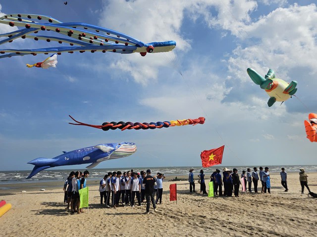 Đánh thức vùng biển hoang sơ với mô hình "Biển xanh Long Hải"- Ảnh 1.