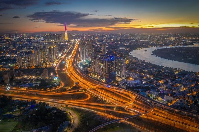 Ảnh dự thi: 50 năm thắp sáng thành phố - Ảnh 3.