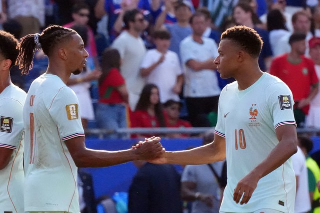 Mbappe ghi bàn vào lưới Ma Rốc, vì sao đồng đội Pháp cản Olise ra ăn mừng?- Ảnh 4.