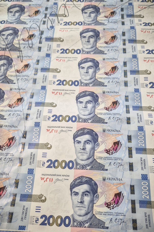 Chiến sự Ukraine ng&agrave;y 1.598: Ukraine n&ecirc;u l&yacute; do ph&aacute;t h&agrave;nh tiền giấy mới - Ảnh 2.