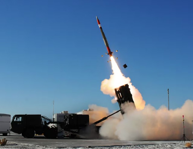 Ukraine 'đạt thỏa thuận chính trị' với Mỹ về tên lửa Patriot - Ảnh 1.