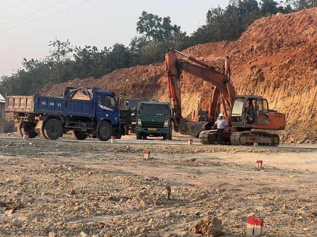 Vật liệu xây dựng tại Khánh Hòa khan hiếm- Ảnh 2.