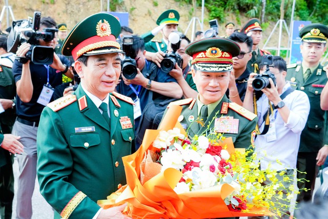 Giao lưu quốc phòng biên giới Việt Nam - Lào lan tỏa tình đoàn kết đặc biệt- Ảnh 1.