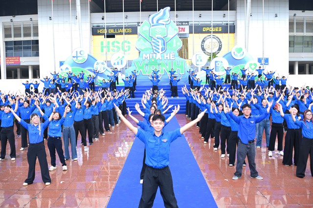 Sinh viên người Úc 'được bạn rủ đi Mùa hè xanh là đi luôn'- Ảnh 1.