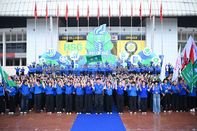 Sinh viên người Úc 'được bạn rủ đi Mùa hè xanh là đi luôn'- Ảnh 3.