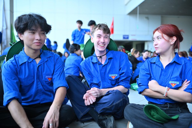 Sinh viên người Úc 'được bạn rủ đi Mùa hè xanh là đi luôn'- Ảnh 2.