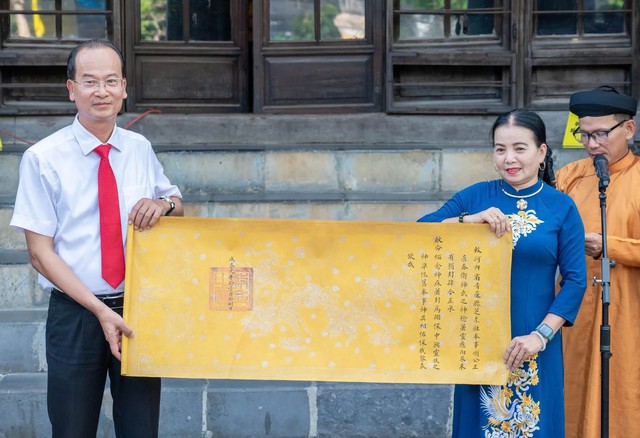 Chiêm ngưỡng hơn 100 cổ vật ghi dấu thời vàng son triều Nguyễn- Ảnh 1.
