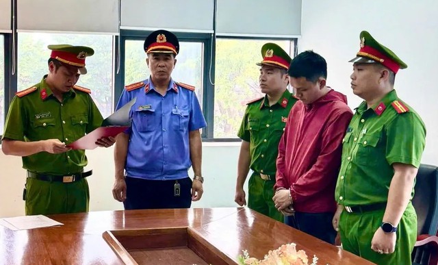 Nhân viên ngân hàng lừa vay tiền đáo hạn, chiếm đoạt hơn 29 tỉ đồng - Ảnh 1.