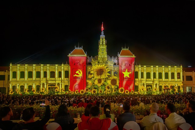 Ảnh dự thi: 50 năm thắp sáng thành phố - Ảnh 1.