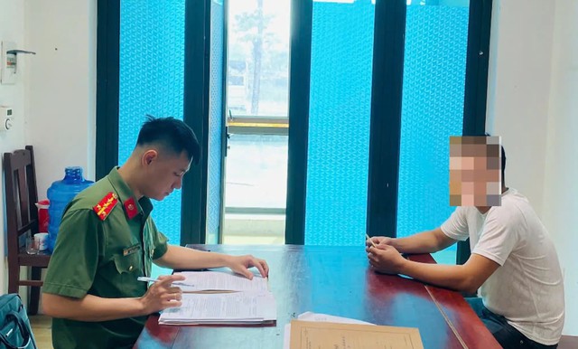 Bị c&ocirc;ng an mời l&agrave;m việc v&igrave; b&igrave;nh luận 'chuẩn lu&ocirc;n' tr&ecirc;n trang của L&ecirc; Trung Khoa- Ảnh 1.