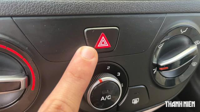 Nên bật đèn sương mù hay đèn cảnh báo nguy hiểm? - Ảnh 4.