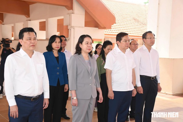 Phó chủ tịch nước dâng hương tưởng niệm các anh hùng liệt sĩ tại Tây Ninh - Ảnh 1.