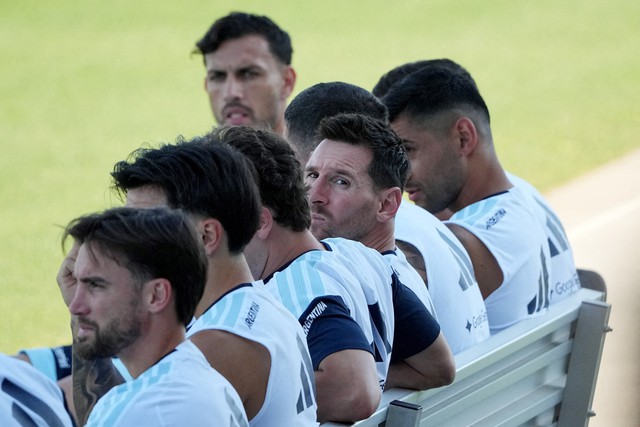 Messi cùng anh em ‘chén’ thịt bò nướng, lộ diện tổ trọng tài Bồ Đào Nha bắt trận Argentina đấu Thụy Sĩ- Ảnh 1.