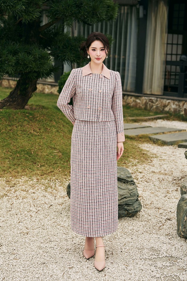 Chất liệu dạ tweed thời thượng giúp nàng tỏa sáng trong mọi buổi dạ tiệc- Ảnh 1.