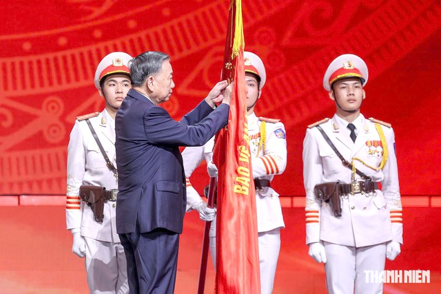 Lực lượng An ninh nhân dân đón nhận Huân chương Sao vàng lần thứ 4 - Ảnh 1.