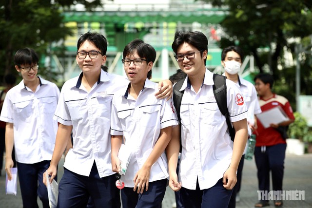 Thi 2 trong 1, xét tuyển chung khiến tuyển sinh ĐH kéo dài, mất chủ động? - Ảnh 1.