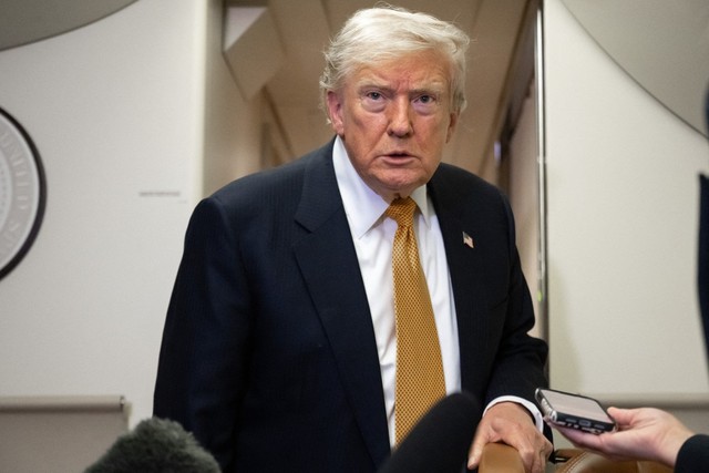 Ông Trump nói 1.000 tên lửa nhắm vào Iran nếu Tehran ám sát tổng thống Mỹ - Ảnh 1.