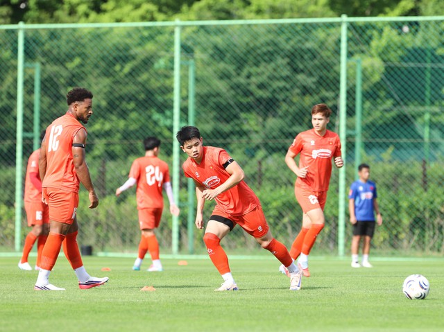 Đội tuyển Việt Nam dốc sức đấu Gangwon, Văn L&acirc;m n&oacute;i cực hay về L&ecirc; Giang Patrik- Ảnh 1.